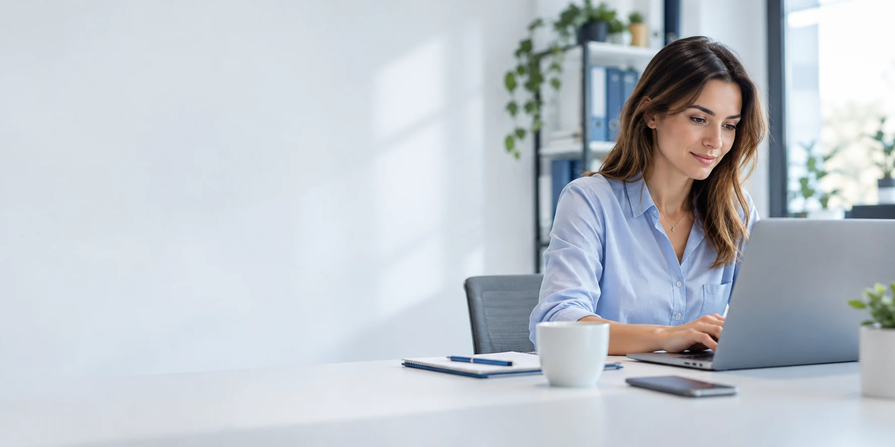 Illustration d’une personne travaillant sur son ordinateur